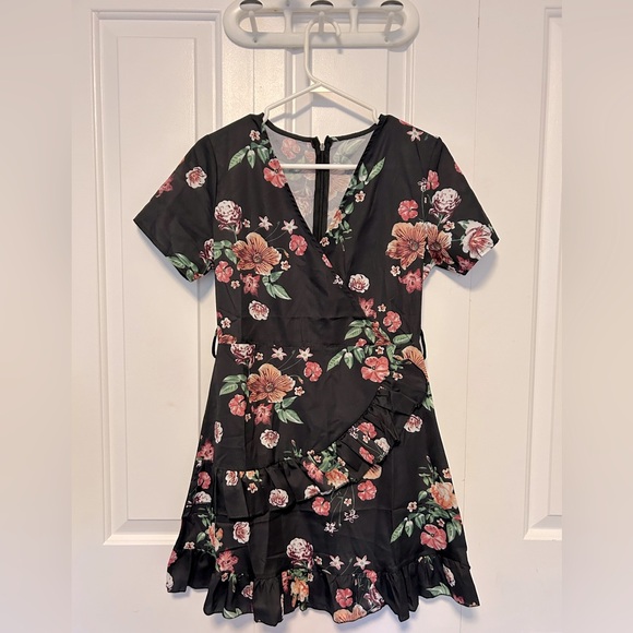 Cute Short Sleeve Ruffle Dress - Picture 1 of 3